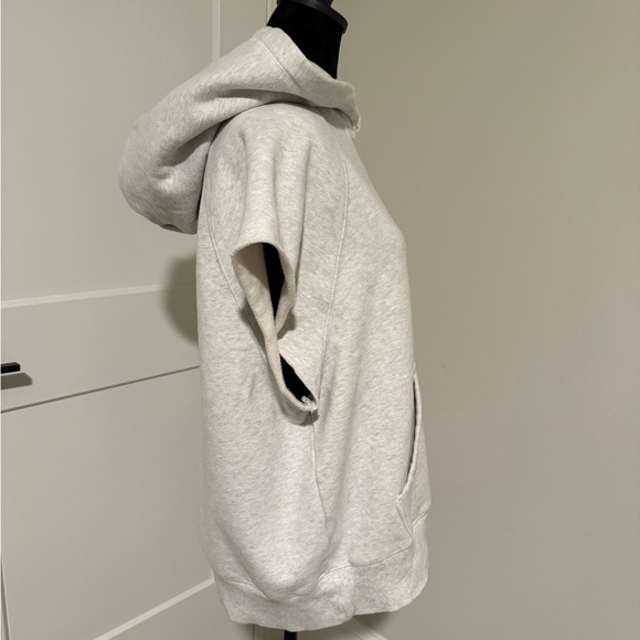 Aritzia TNA Cozy Fleece Boyfriend Sleeveless Hoodie - Picture 4 of 7